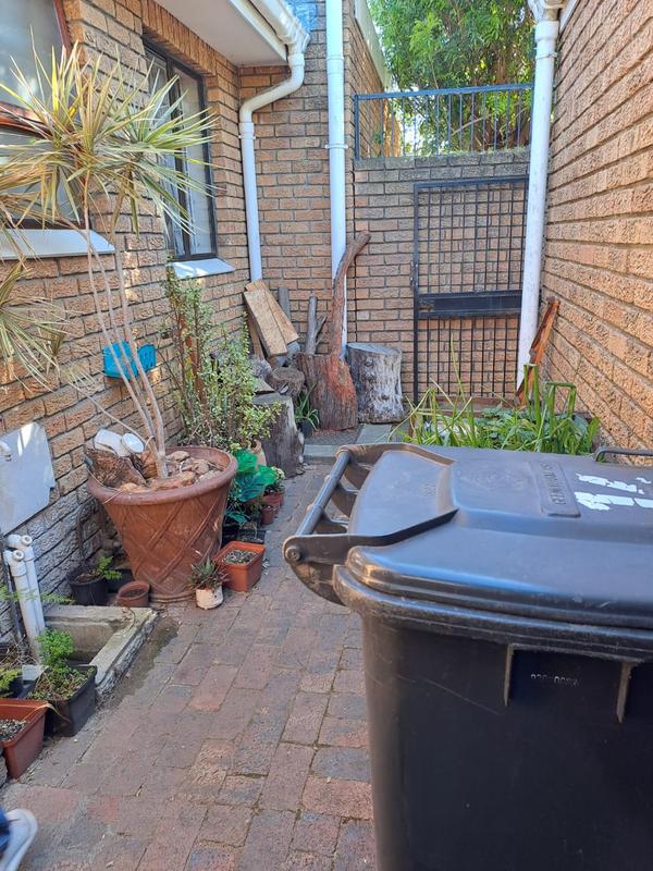 To Let 2 Bedroom Property for Rent in Loevenstein Western Cape